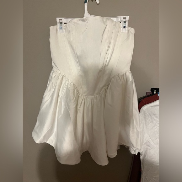 Pretty little thing white dress! Excellent condition! - Picture 2 of 5